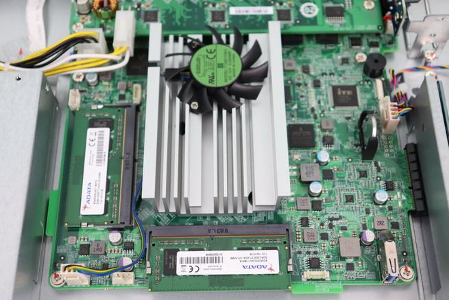 Disipador y memorias RAM del switch gestionable QNAP Guardian QGD-1600P