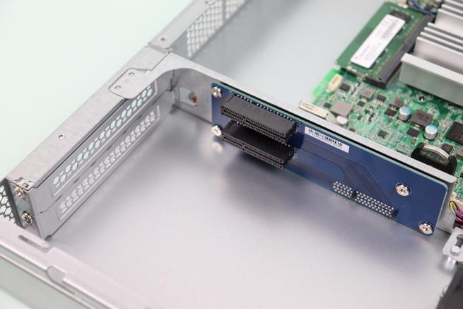Conectores PCIe 2.0 x2 que incorpora el switch gestionable QNAP QGD-1600P
