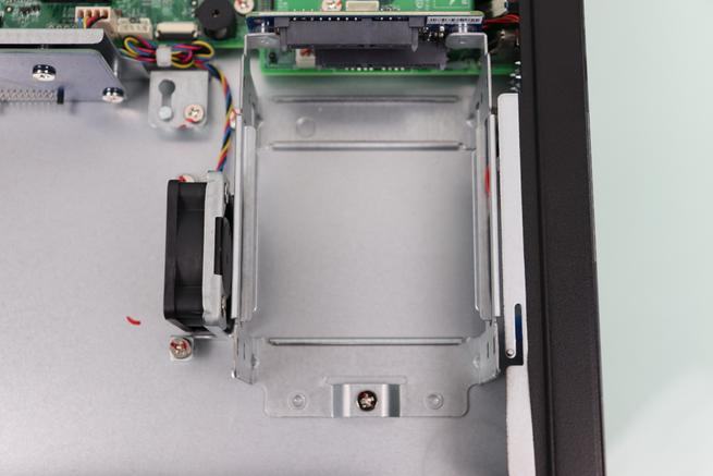 Bahías y ventilador del switch gestionable QNAP Guardian QGD-1600P