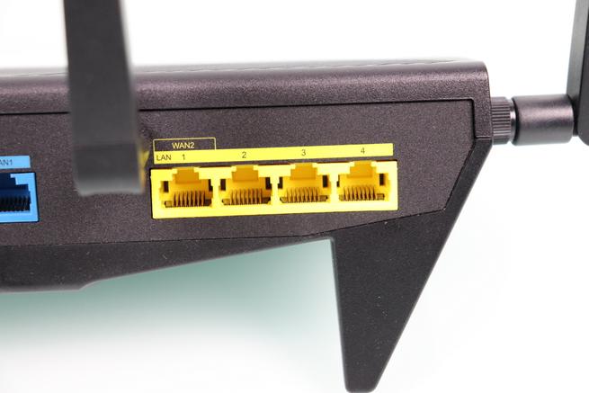 Puertos Gigabit Ethernet LAN del router Synology RT2600ac