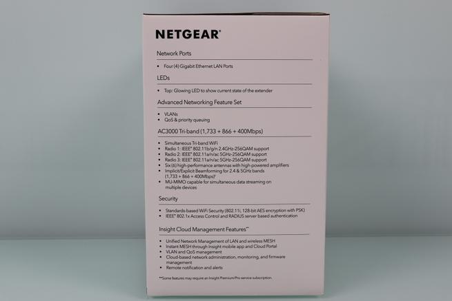 Lateral derecho de la caja del repetidor Wi-Fi NETGEAR WAC564 en detalle