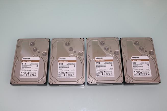 Cuatro discos duros Toshiba N300 de 6TB