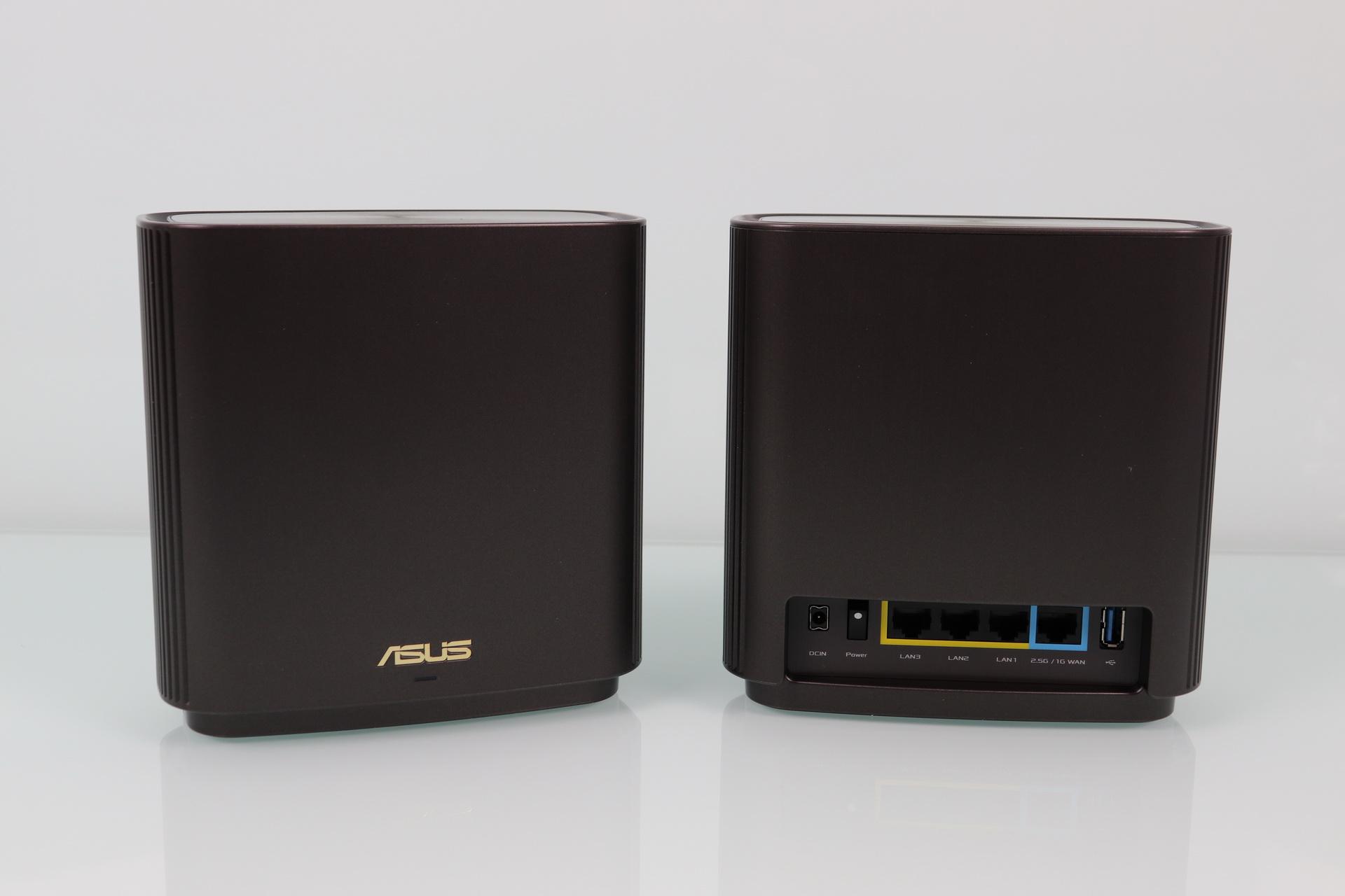 Vista de los dos nodos del sistema Wi-Fi AiMesh ASUS ZenWiFi AX XT8 en su esplendor