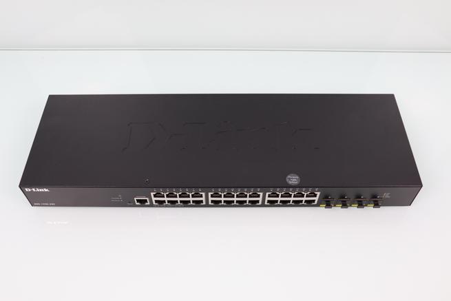Zona superior del switch gestionable D-Link DGS-1250-28X en detalle
