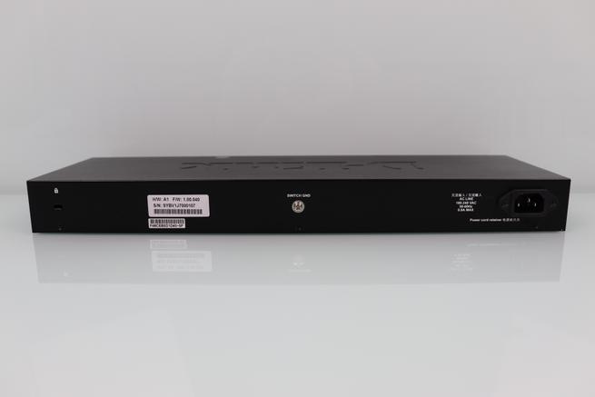 Trasera del switch gestionable D-Link DGS-1250-28X en detalle