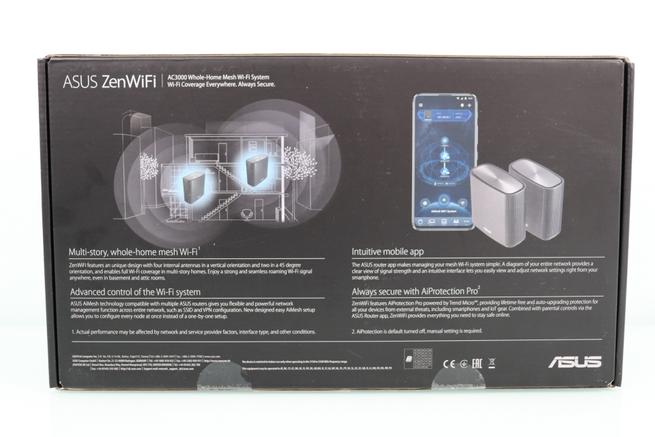 Trasera de la caja del sistema Wi-Fi mesh ASUS ZenWiFi CT8