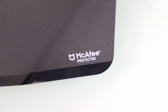 Vista del logo de McAfee en el router D-Link DIR-3060