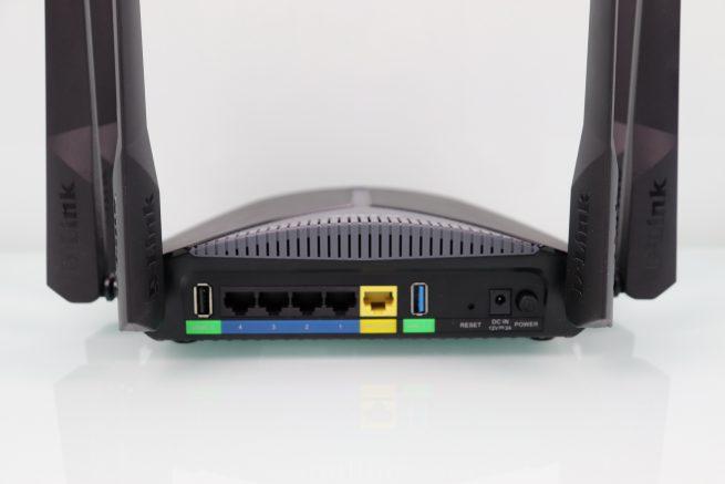 Trasera del router neutro D-Link DIR-3060 en detalle