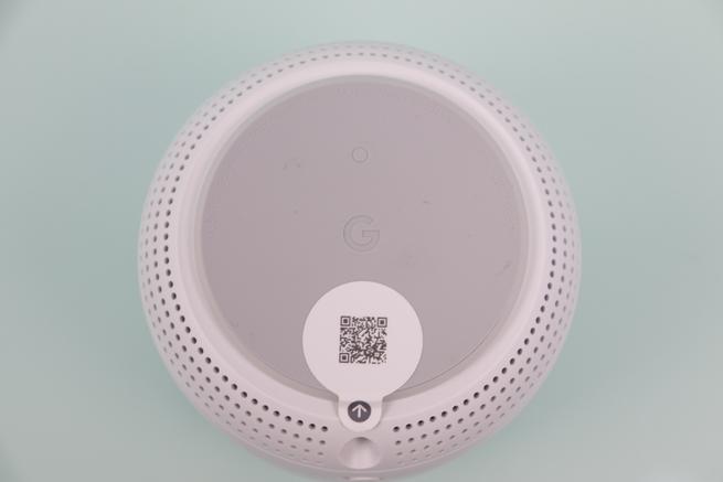 Zona inferior del Punto Nest WiFi en detalle con botón RESET