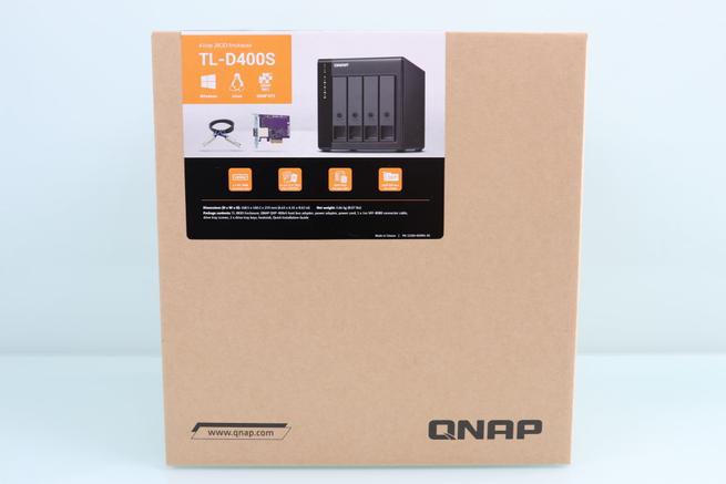 Frontal de la caja del QNAP TL-D400S