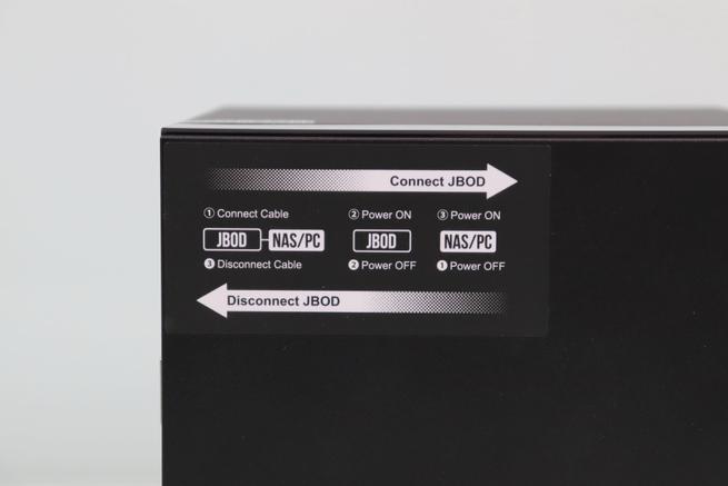 Instrucciones para conectar la caja QNAP TL-D400S a PC o NAS