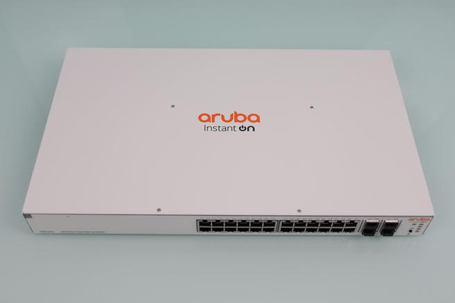 Frontal del switch gestionable Aruba Instant On 1930 JL683A