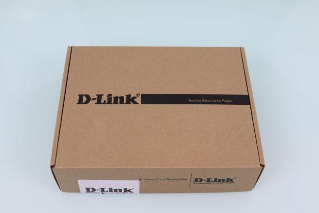 Frontal de la caja del controlador WiFi D-Link DNH-100 en detalle