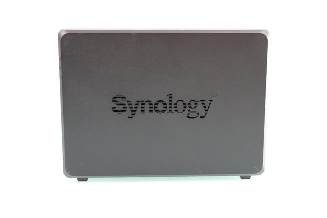 Lateral derecho del servidor NAS Synology DS720+