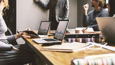 Varios ordenadores conectados a una misma red de Internet