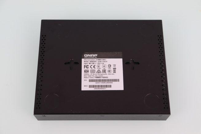Inferior del switch Multigigabit QNAP QSW-1105-5T