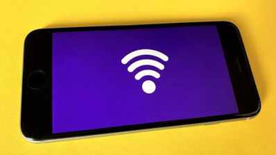 movil con el simbolo de WiFi