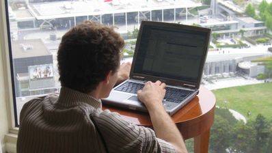 El FBI alerta del Wi-Fi del hotel