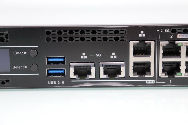 Puertos de host y USB 3.0 del switch QNAP QGD-1602P
