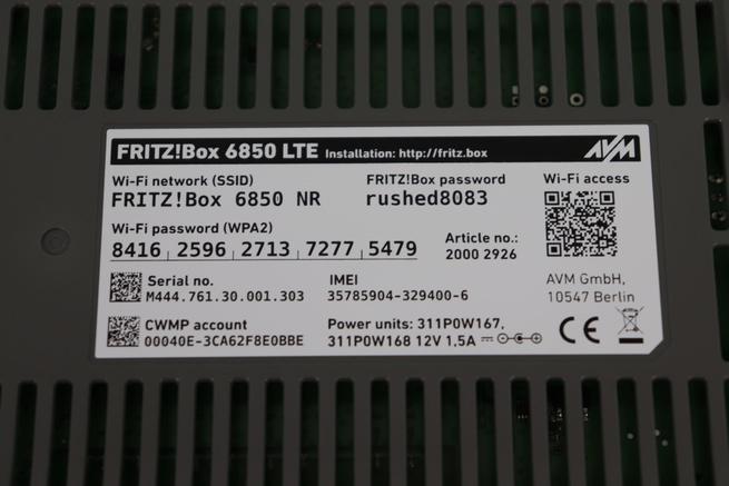 Pegatina del router 4G AVM FRITZBox 6850 LTE en detalle