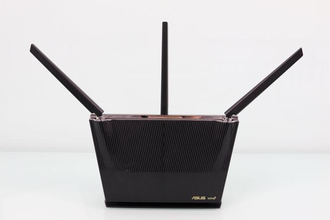 Vista frontal del router WiFi 6 ASUS RT-AX68U