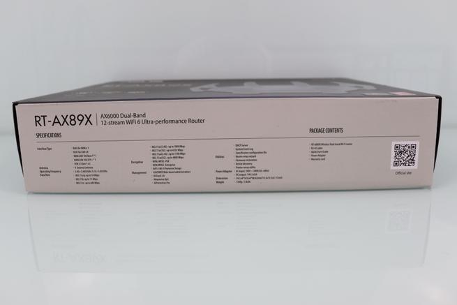 Vista inferior de la caja del router ASUS RT-AX89X