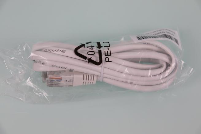 Vista del cable de red Ethernet del sistema WiFi Mesh ASUS ZenWiFi AX Mini XD4