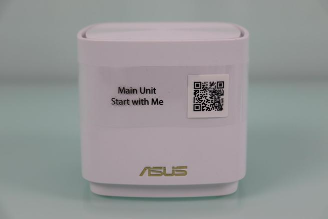 Vista frontal del router del sistema WiFi Mesh ASUS ZenWiFi AX Mini XD4