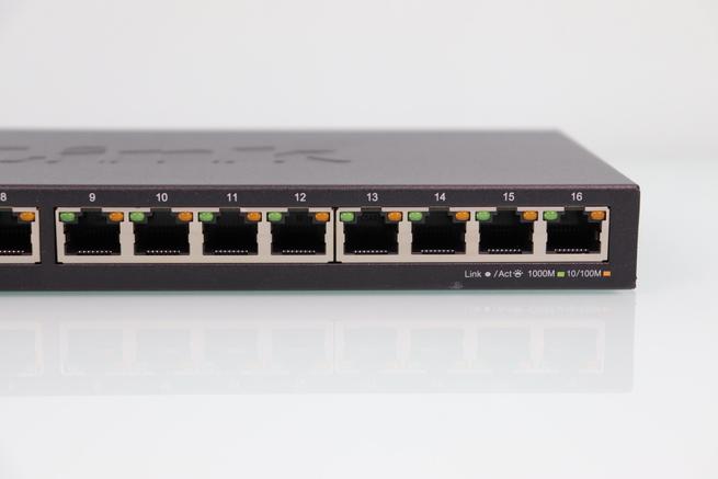 Vista de los puertos Gigabit Ethernet del switch D-Link DGS-1016S