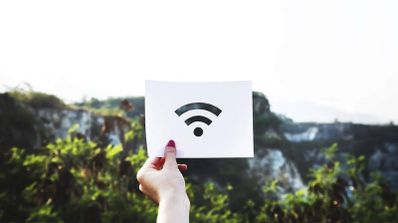 Símbolo de una red Wi-Fi segura, ilustrando el concepto de conectividad inalámbrica en el hogar