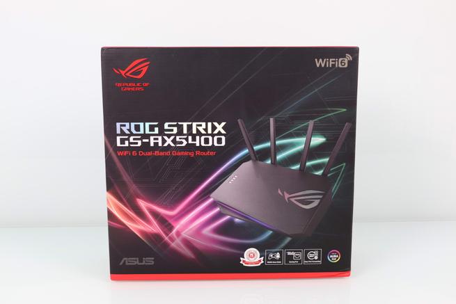 Frontal de la caja del router gaming ASUS ROG STRIX GS-AX5400