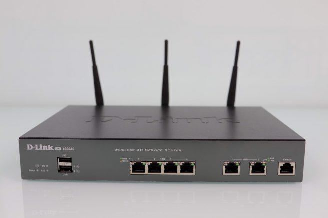 Vista del router profesional D-Link DSR-1000AC en todo su esplendor
