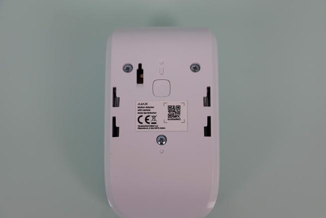Botón de encendido y QR del detector de movimiento MotionCam