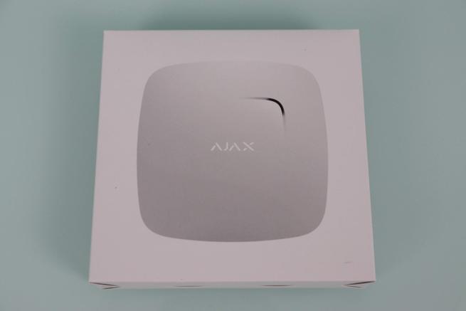 Frontal de la caja del detector de humo Ajax FireProtect