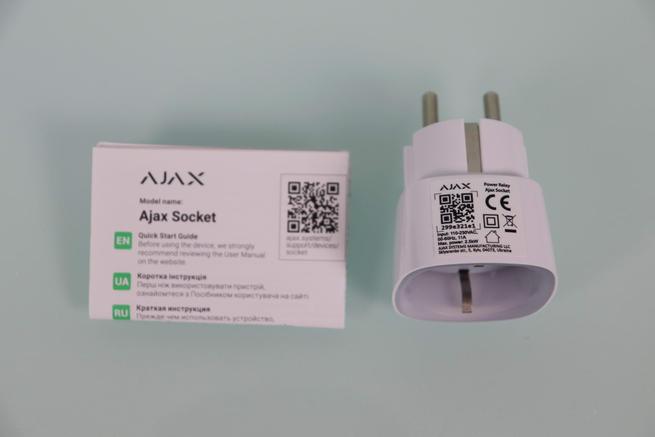 Contenido de la caja del enchufe inteligente Ajax Socket