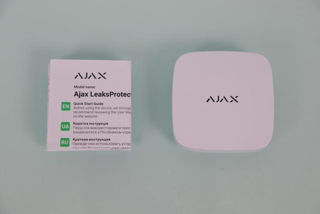 Contenido de la caja y detector de inundación Ajax LeaksProtect