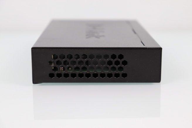 Lateral derecho del switch D-Link DGS-1100-08PV2