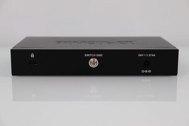 Trasera del switch gestionable D-Link DGS-1100-08PV2