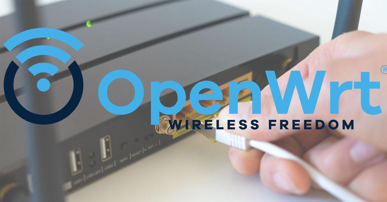 Logo de OpenWrt con un router de TP-Link