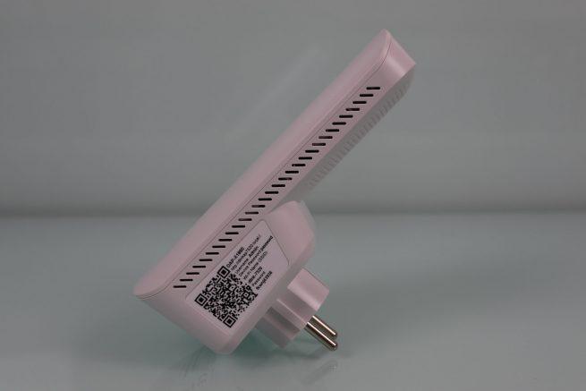 Lateral derecho del repetidor WiFi D-Link DAP-X1860