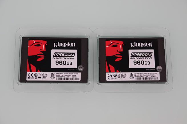Discos SSD de 2,5'' Kingston DC500M del NAS QNAP TVS-h1288X