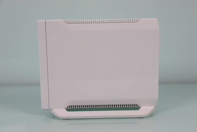 Lateral derecho del router WiFi AVM FRITZBox 4060