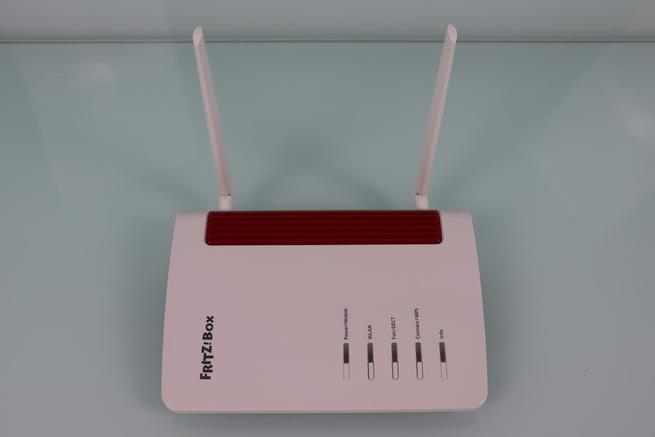 Frontal del router FRITZ!Box 6850 5G en detalle