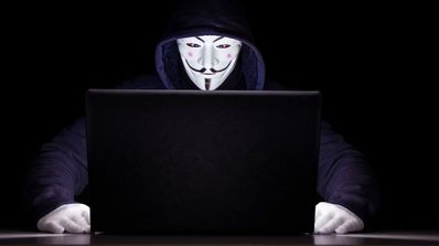 Facebook contrata hackers