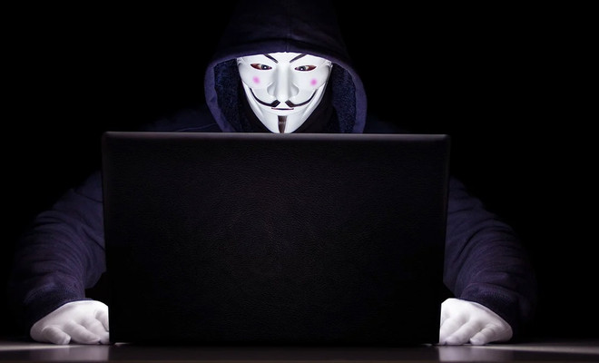 Facebook contrata hackers