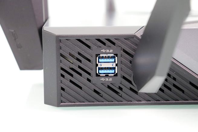 Puertos USB 3.0 de alto rendimiento del router Wi-Fi 6E ASUS GT-AXE11000
