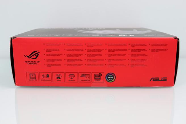 Inferior de la caja del router Wi-Fi 6E ASUS GT-AXE11000