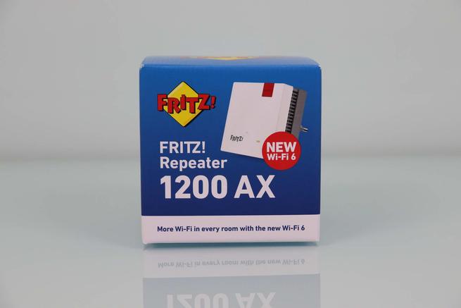 Frontal de la caja del repetidor WiFi AVM FRITZ!Repeater 1200 AX