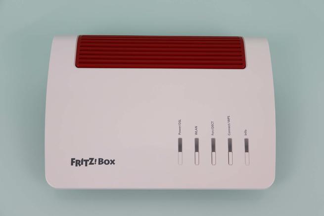 Router FRITZBox 7590 AX en todo su esplendor