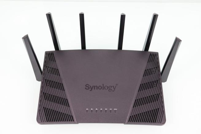 Frontal del router WiFi 6 Synology RT6600ax